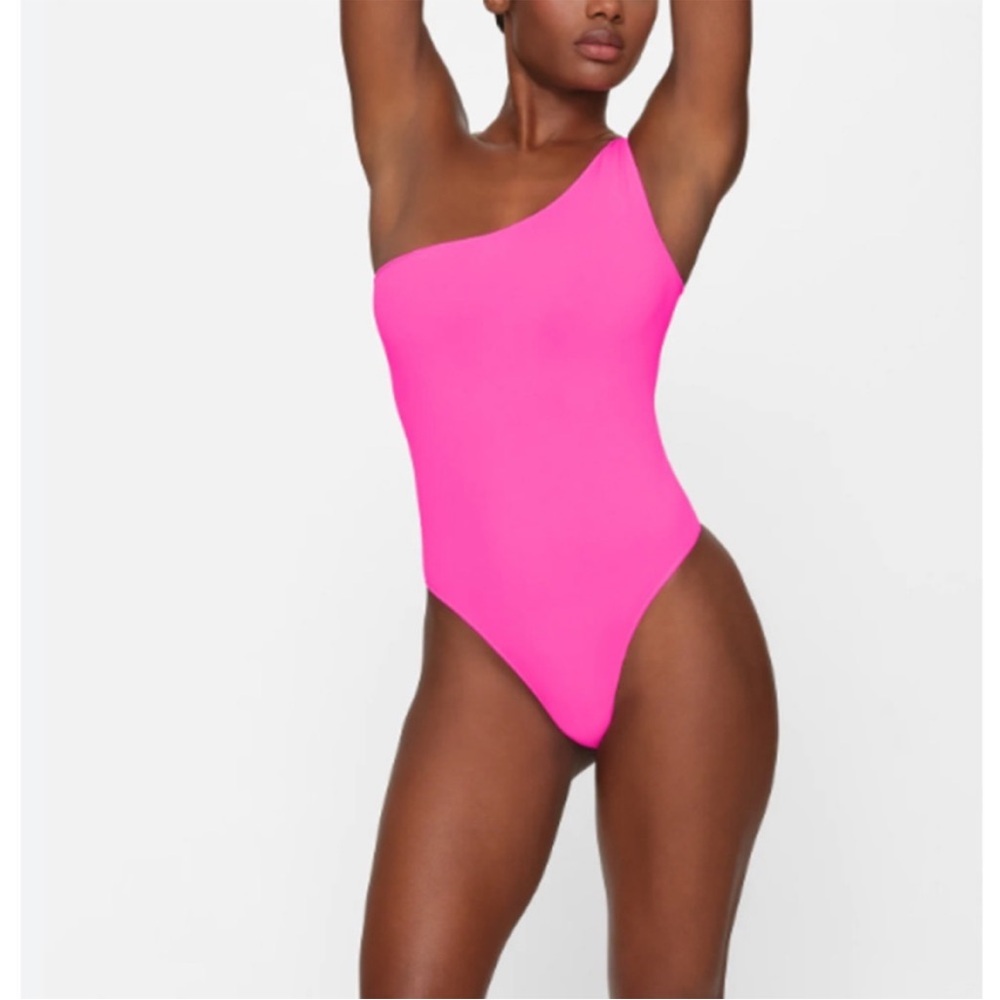 SKIMS One-Shoulder Pink Swimsuit
